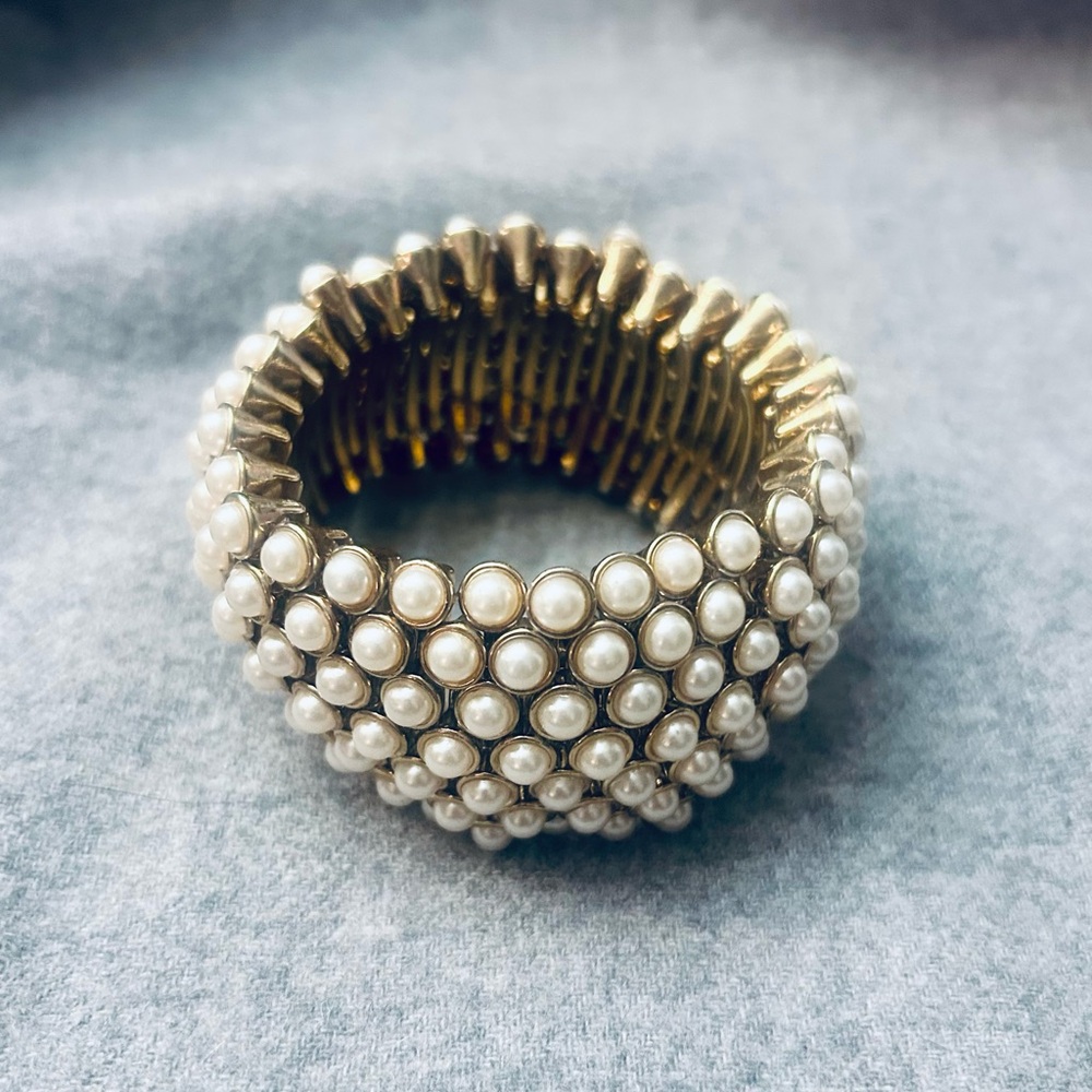 Ann Taylor Gold and Pearl Stretch Statement Bracelet
